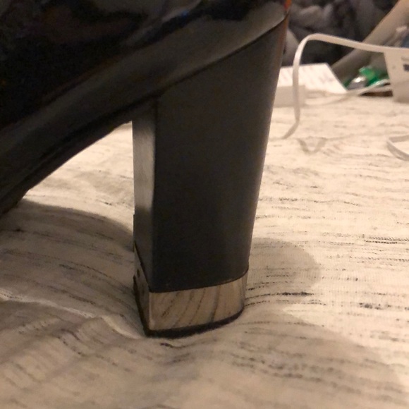 Tory Burch patent block heel pumps - Picture 4 of 6